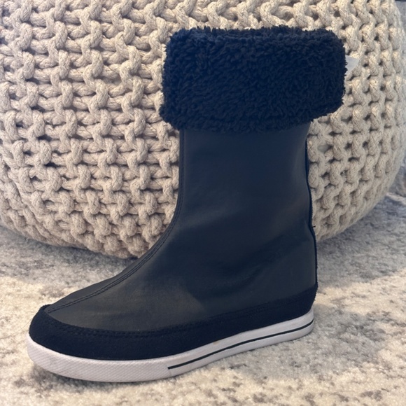 Speedo Girl's Boom Boots SZ 1 Black with White Sole Faux Fur Adjustable Height - Picture 1 of 15